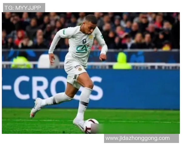 黑人足球巨星崛起之路：他们如何打破种族壁垒成就辉煌传奇